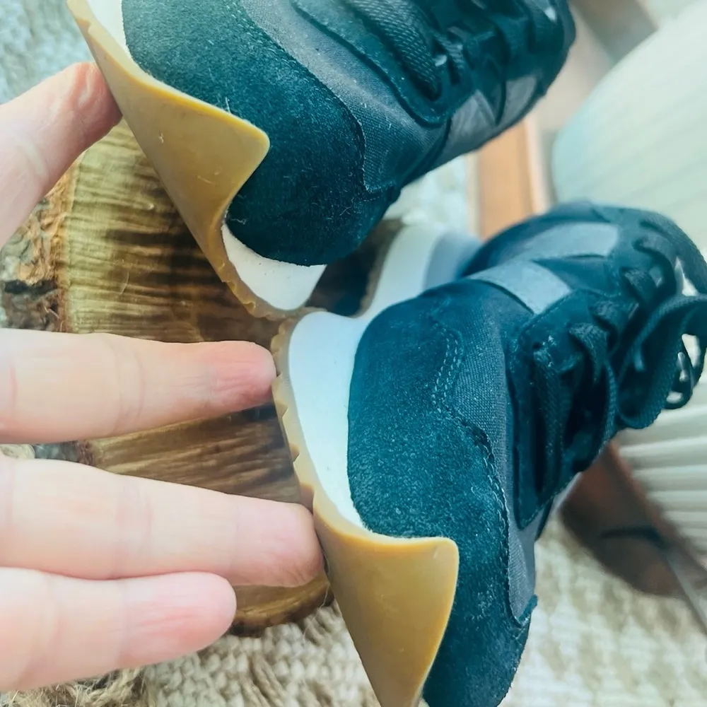 New Balance used Unisex 237 Fashion  Sneakers Size in Men's 6.5 & Women’s size 8 - Image 5