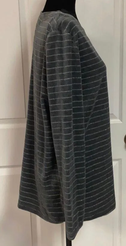 gray/silver stripe OS sweater. large - Image 3