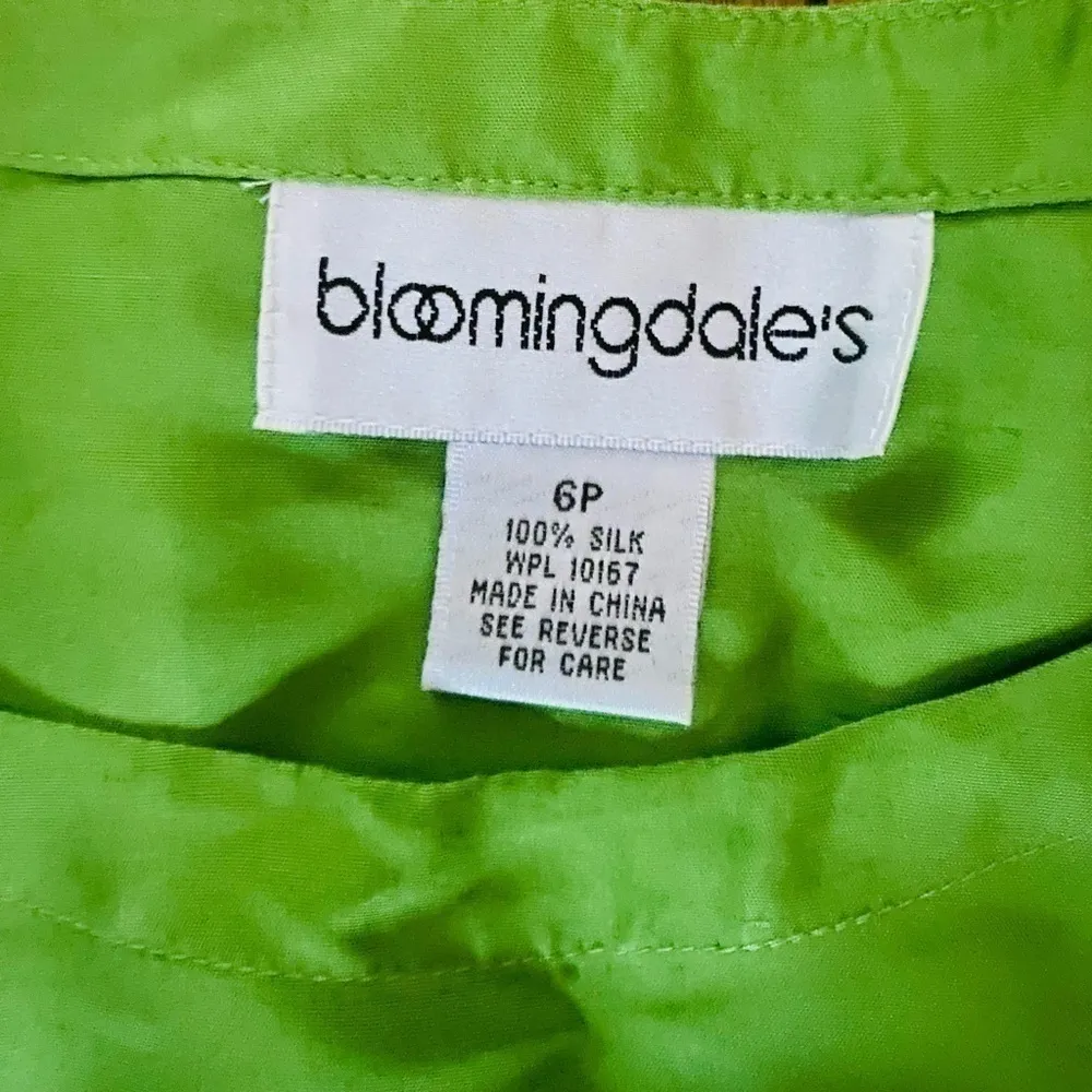 Bloomingdale’s lime green. 100% Silk/ Satin tank top. Size 6P. NWOT. Green - Image 4