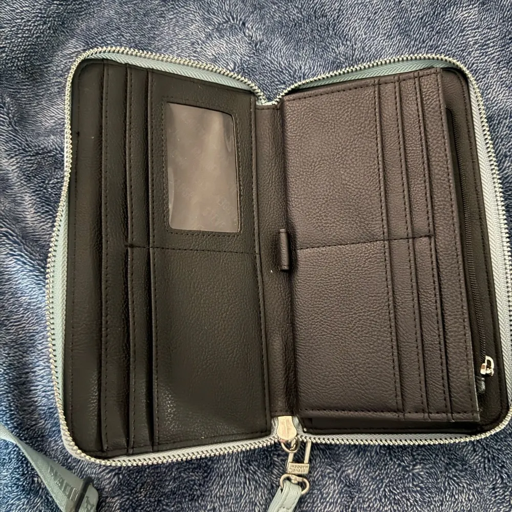 Steve Madden Blue Crossbody Bag with Structured Design - Image 4