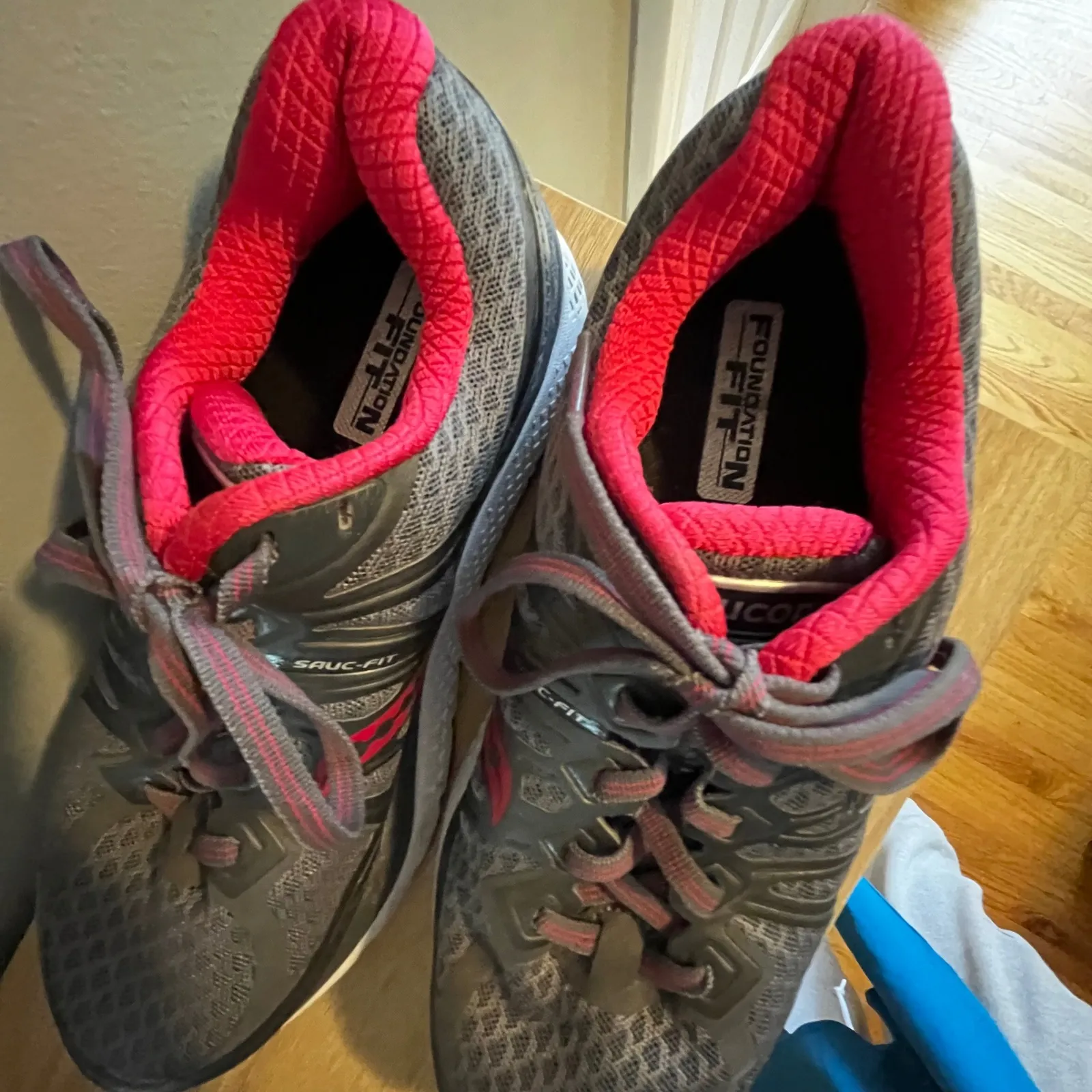 Saucony Echolon Running Shoes Women's Gray Red Athletic Sneakers Size 7W - Image 4