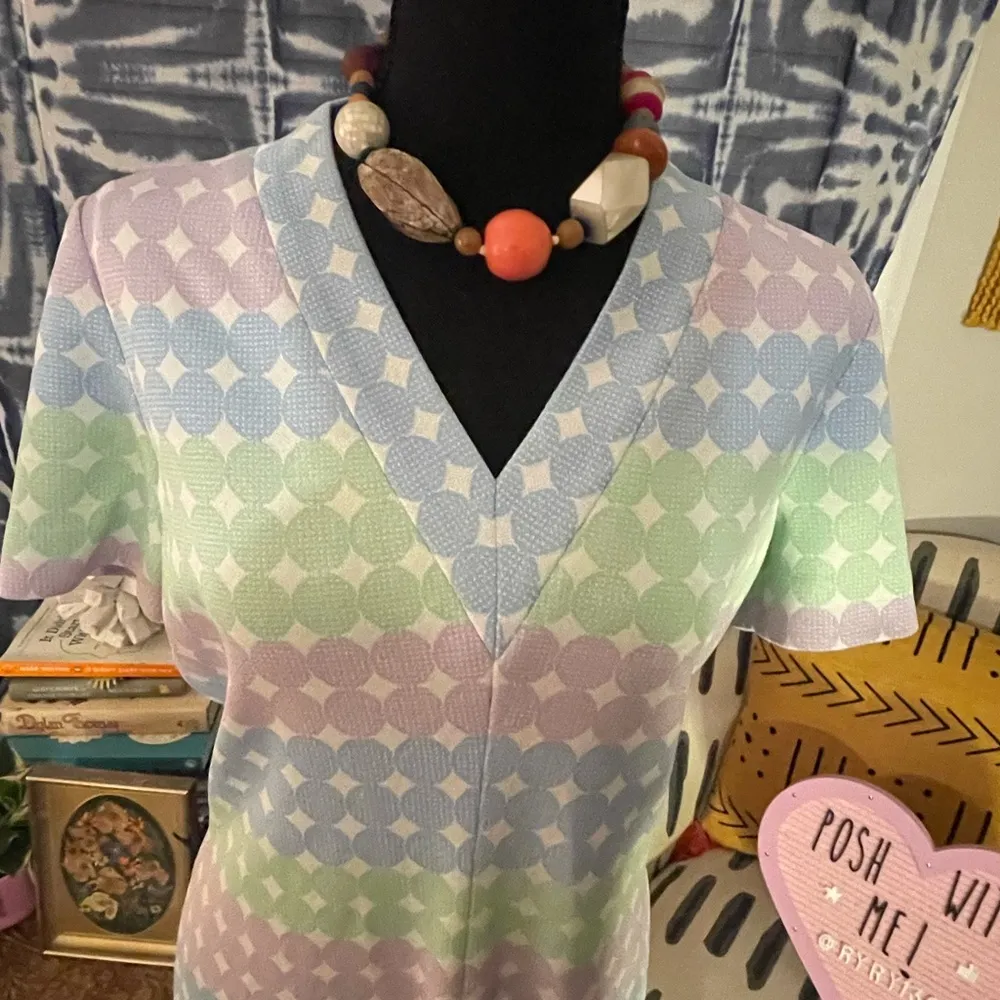 Women’s VTG Pastel Geometric Patterned Dress Retro 70’s VNeck Fit & Flare 🍬 - Image 4