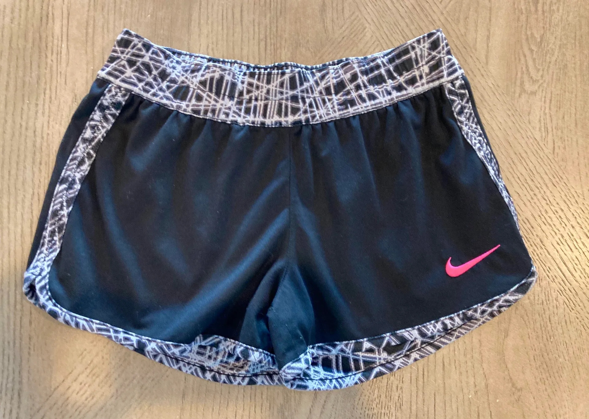 Like new  reversible athletic shorts - Image 3