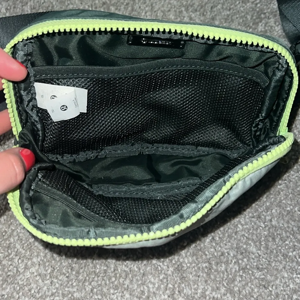 Lululemon everywhere bag - Image 3