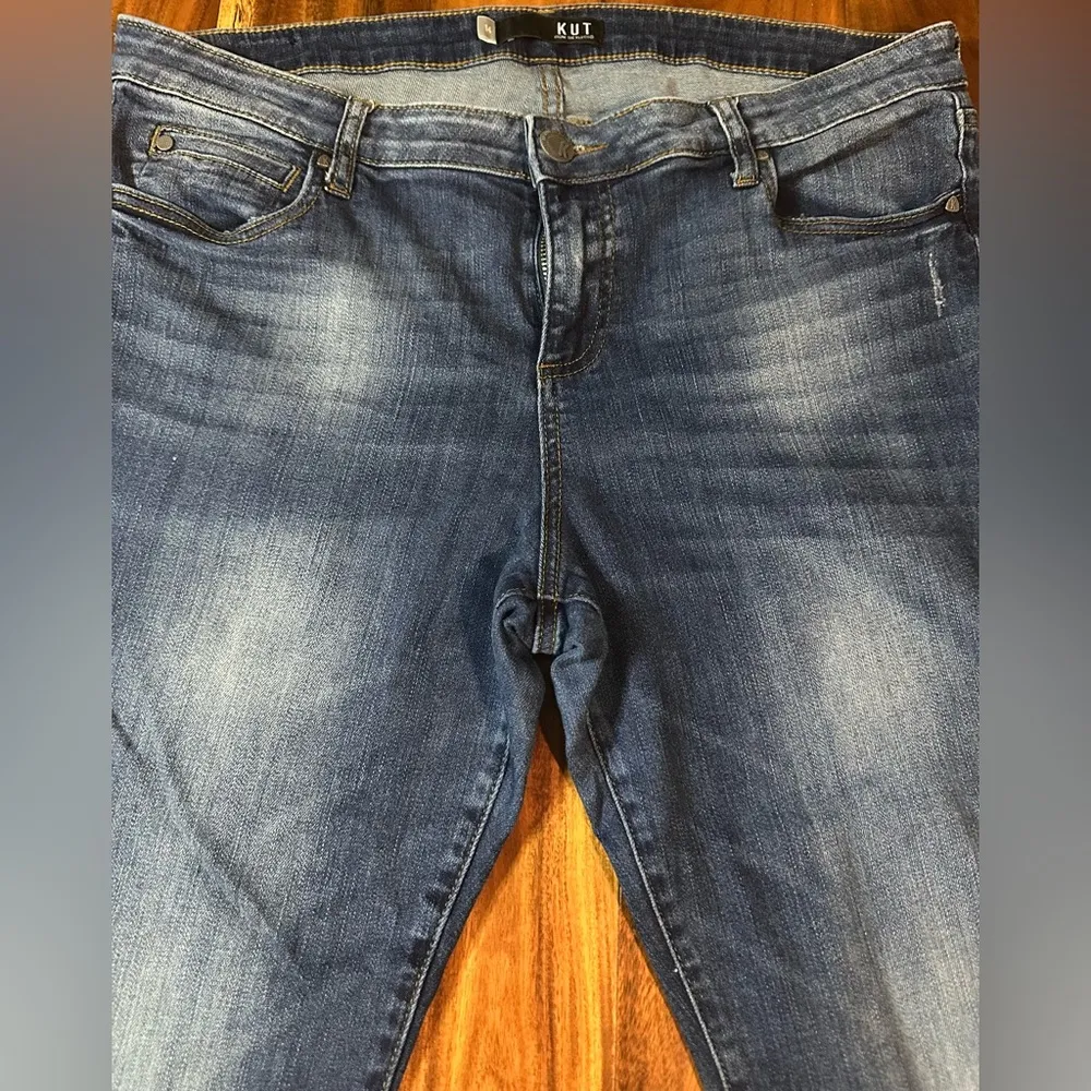 Kut From the Kloth Catherine Boyfriend Jeans - Image 4