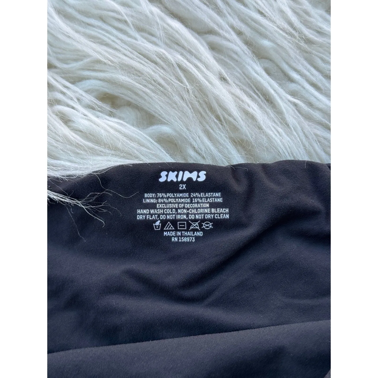 Skims Fits Everybody Bandeau Onyx Size 2X - Image 7