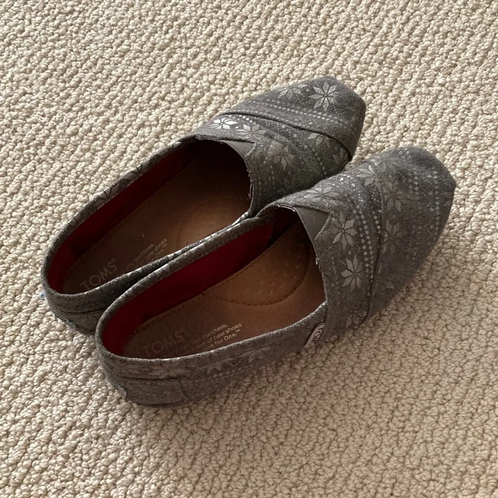 TOMS Alpargata Classics Women 8 Holiday Slip On Shoes Flats Silver Snowflake EUC - Image 2