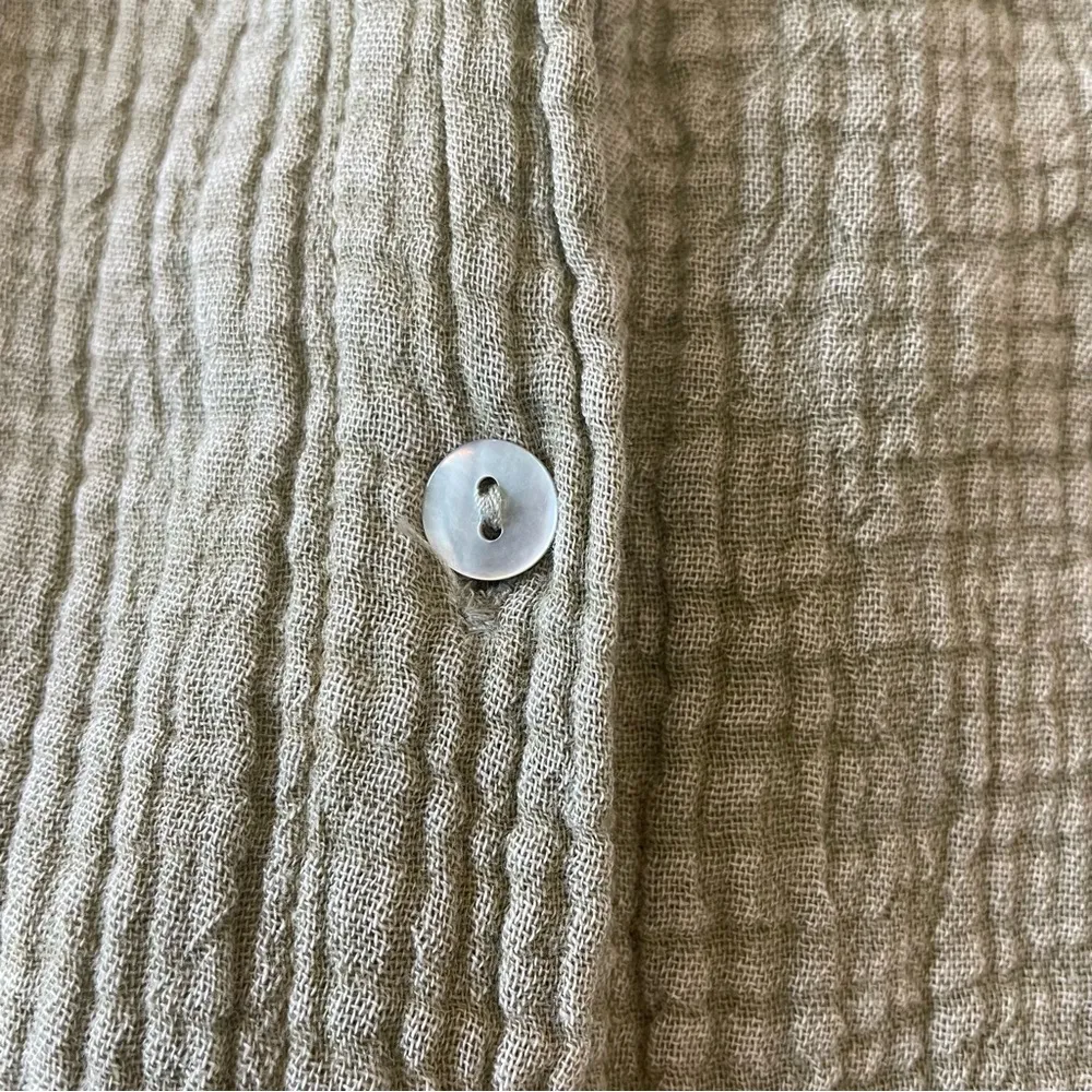 Easel Green Boxy 3/4 Sleeve Button Down Shirt Medium - Image 3