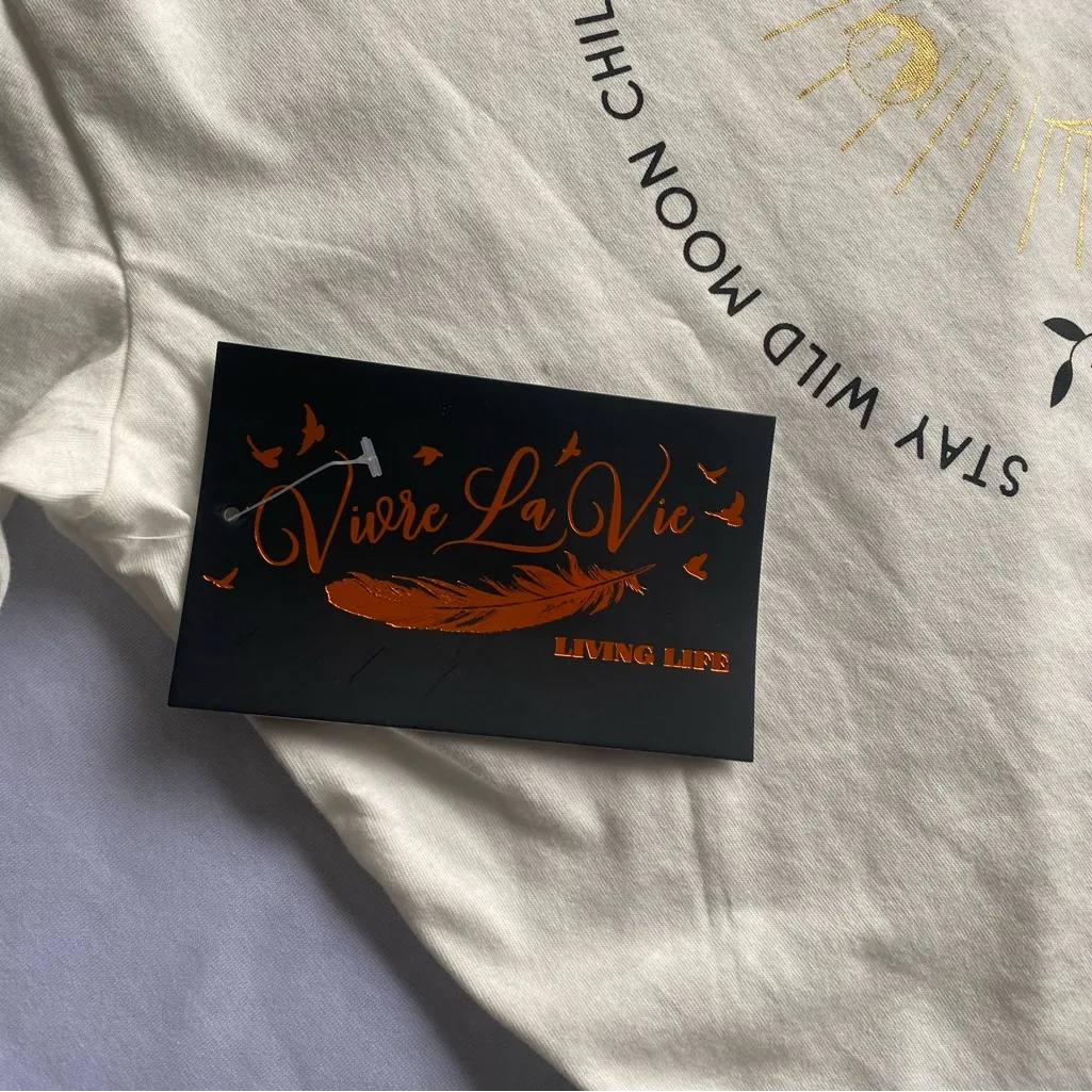 Vivre La Vie‎ Oversized Moonlight Dreamer Cropped Shirt
Size M 100% Cotton Size M - Image 8