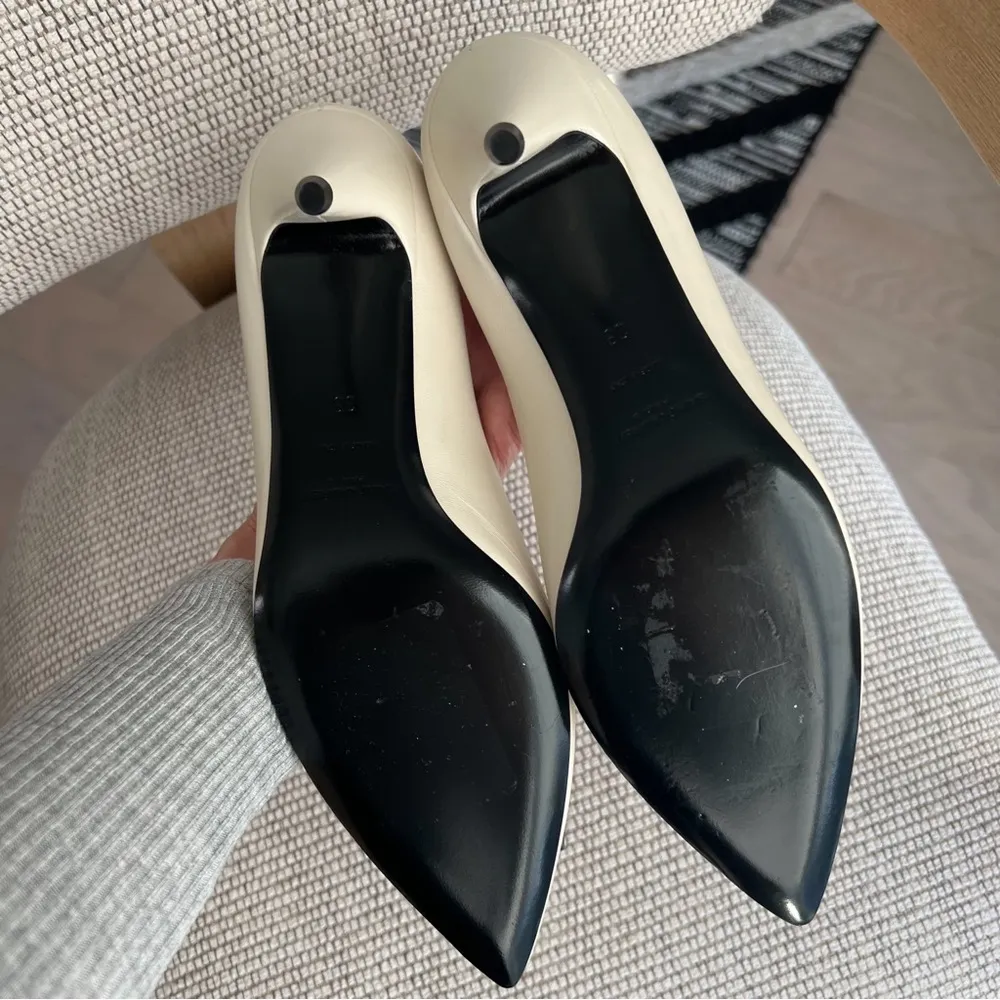 Saint Laurent YSL Anais Bow Pumps in Cream - Image 6