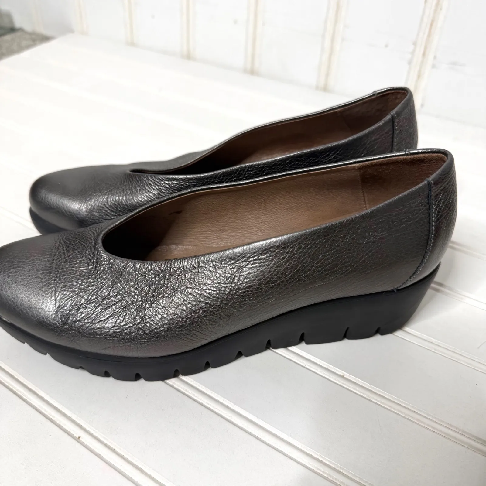 Wondersfly Metallic Pewter Leather Wedge Slip On Shoes Women Size 8.6 Silver - Image 7