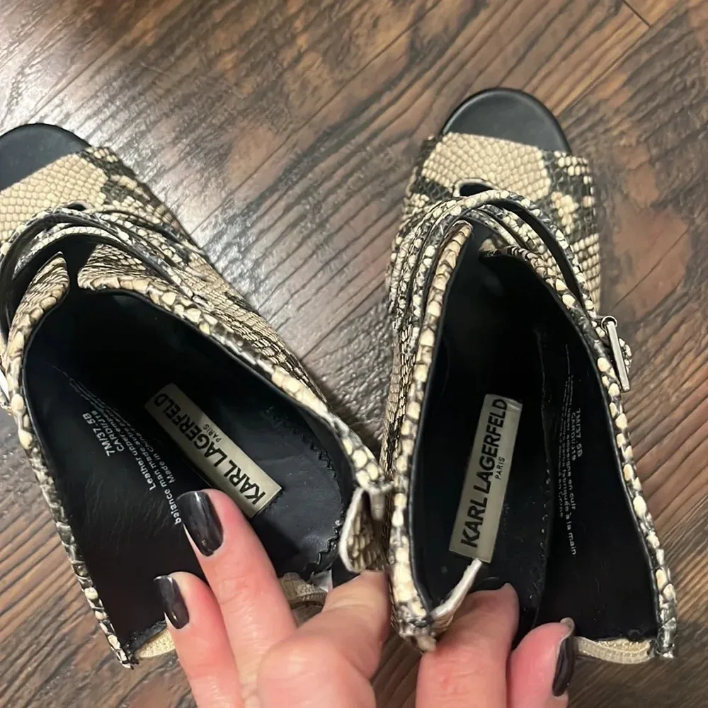 KARL LAGERFELD Paris cardi peep toe snakeskin booties size 7 - Image 9