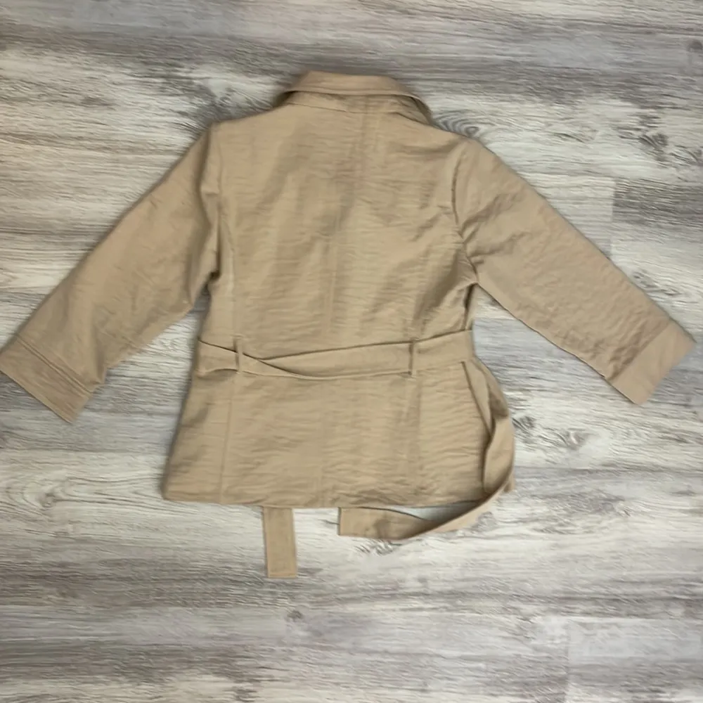 NWOT 89th & Madison Tan 3/4 Sleeve Button Up Tie Waist Collared Jacket Medium - Image 5