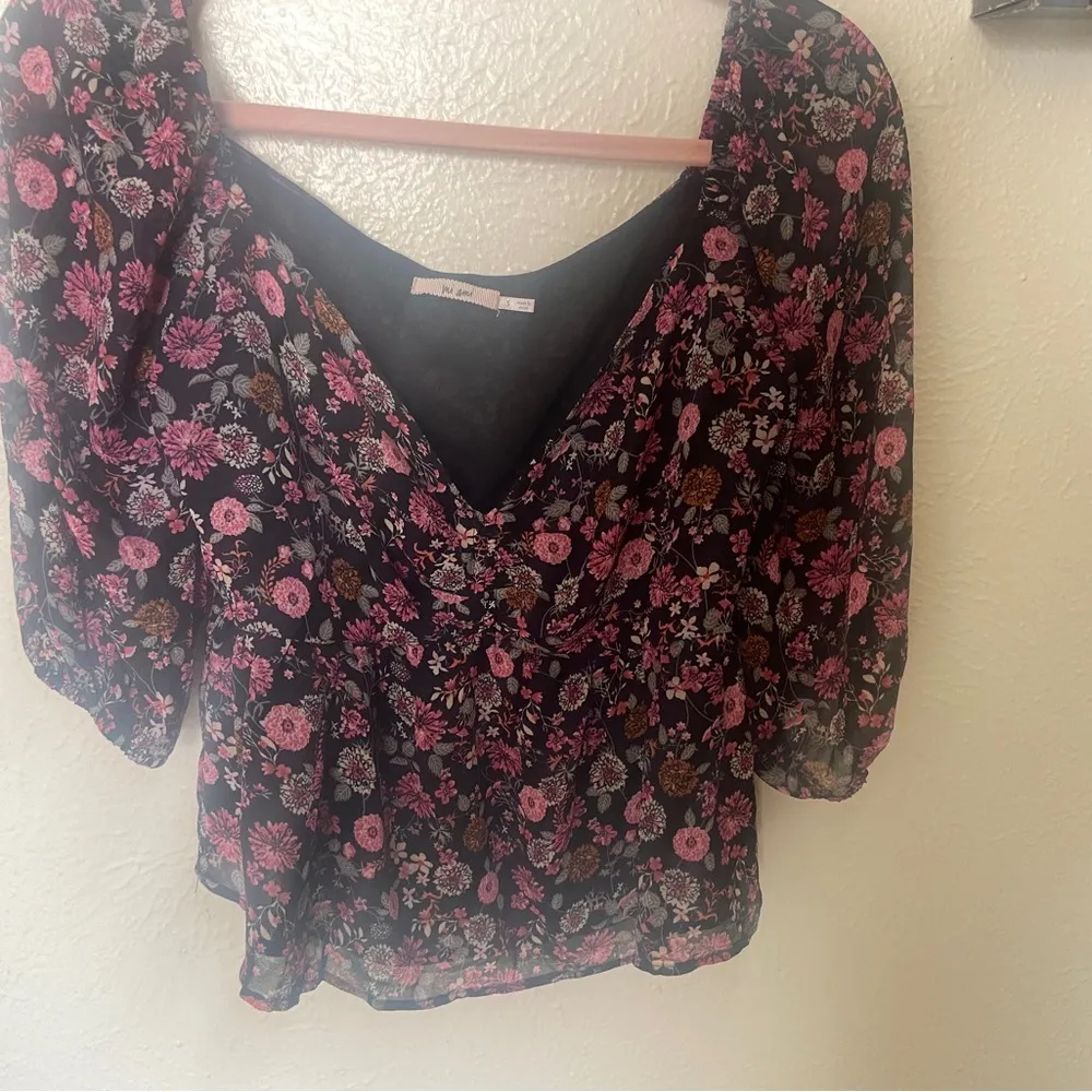 Francesca’s mi ami floral crop top - Image 9