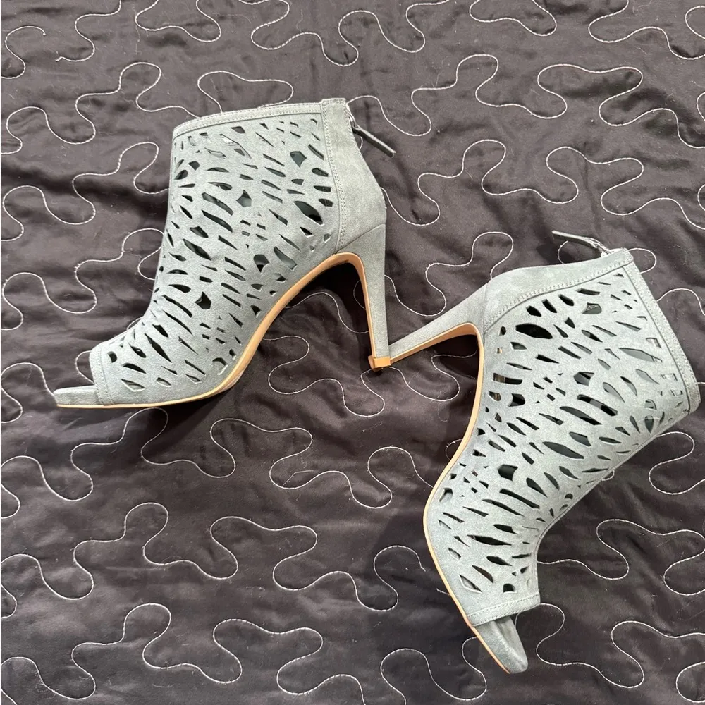 White House Black Market Stacey Wintergreen Laser-Cut Booties Heels 8 - Image 3
