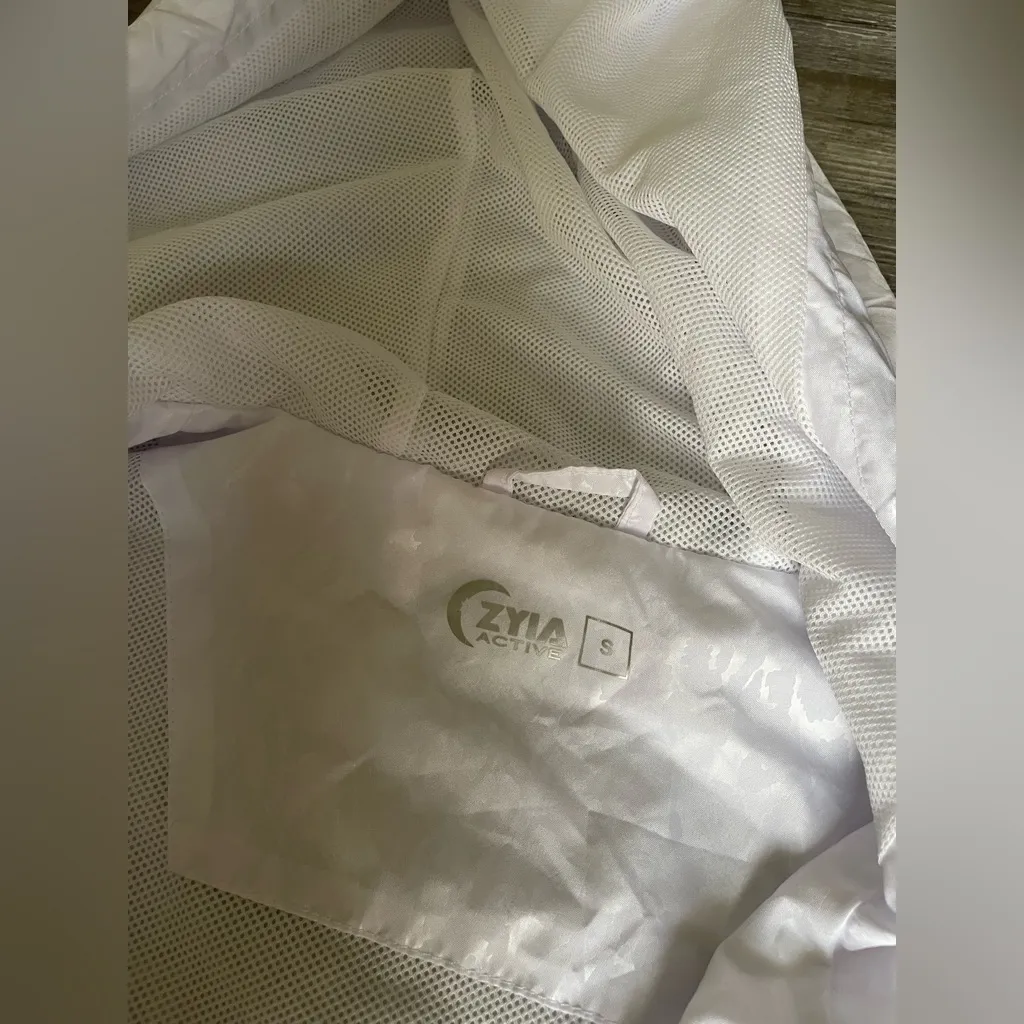 ZYIA White Fitted Hoodie Sweatshirt - Image 10