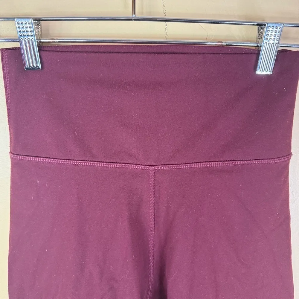 Aritzia TNA Bike Shorts Size Small Burgundy Activewear Outdoor Travel Stretch Red - Image 2