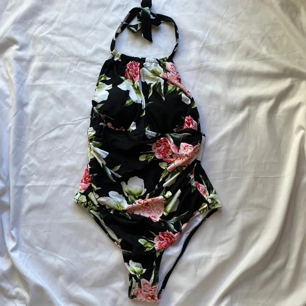 Cupshe Keep Secrets One Piece‎ Halter Swim Suit Floral Slimming Flattering Large - Image 5