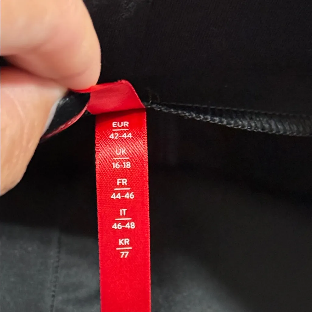 SPANX ponte button tab shorts women’s size large pull on black 9” inseam new - Image 8