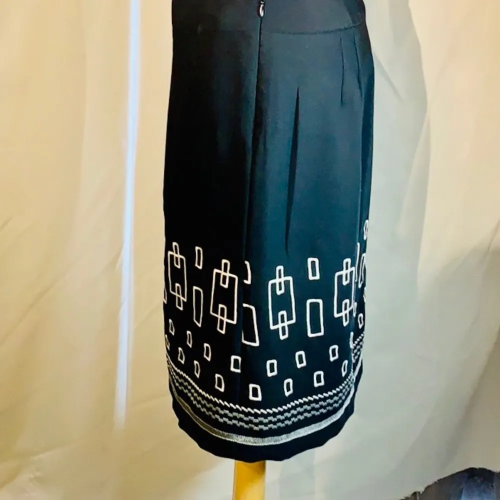 Ann Taylor LOFT black & white skirt. - Image 3