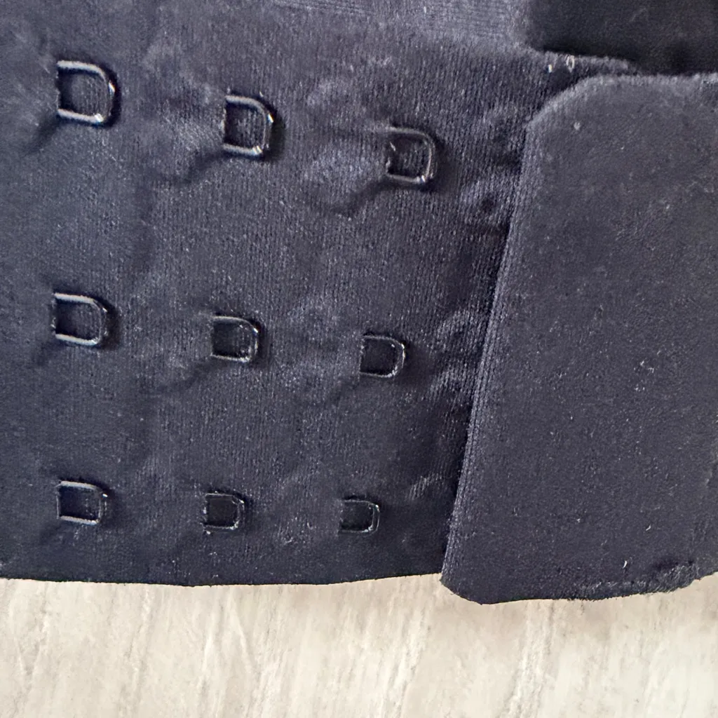 Black Seamless Bra Size Small 34 - Image 4