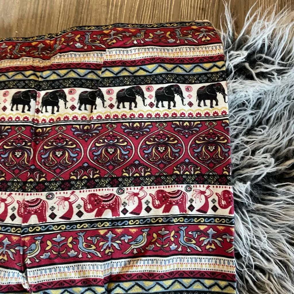 ❤️F21 Red and Black Striped Elephant Print Leggings - Image 5