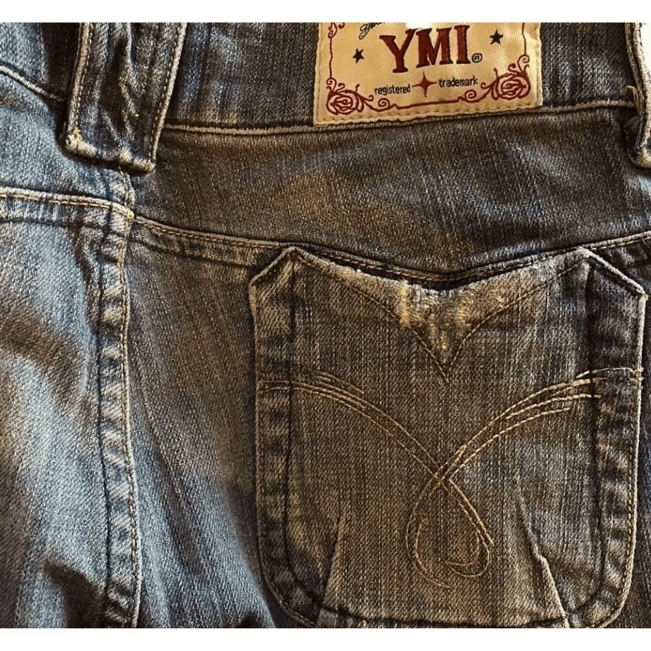 Ymi Excellent  Mid-Rise Capri Shorts Junior 7 Medium Blue Distressed Button Tie - Image 5