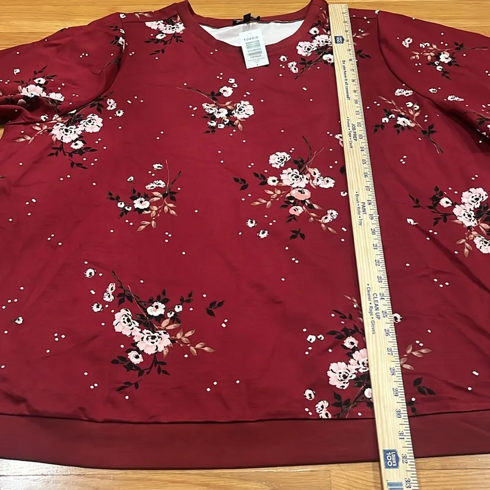 NWT Torrid women’s plus size floral sweatshirt size 6X. - Image 10