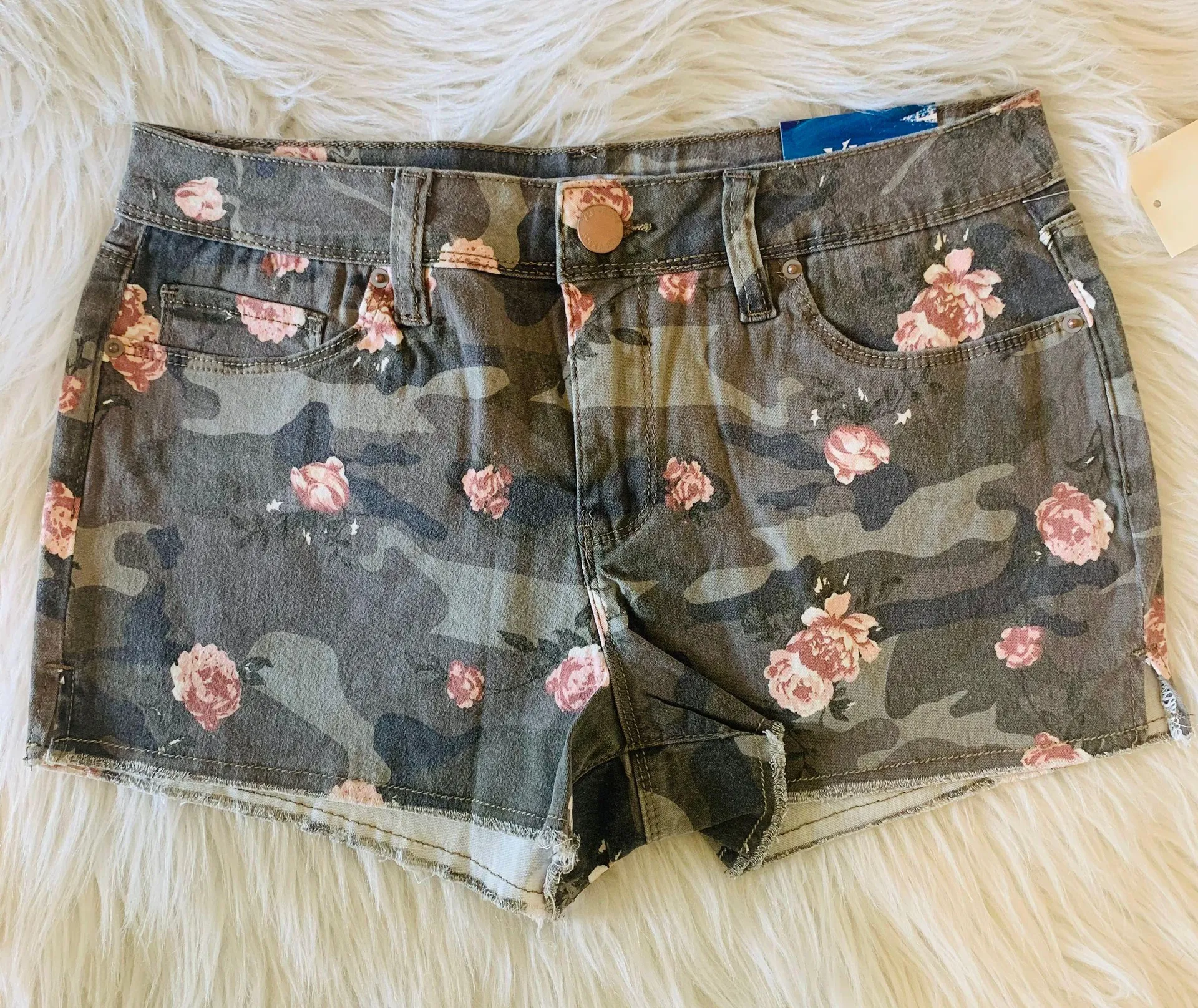 Camo Denim Jean Shorts YMI Womens 7 NWT - Image 2