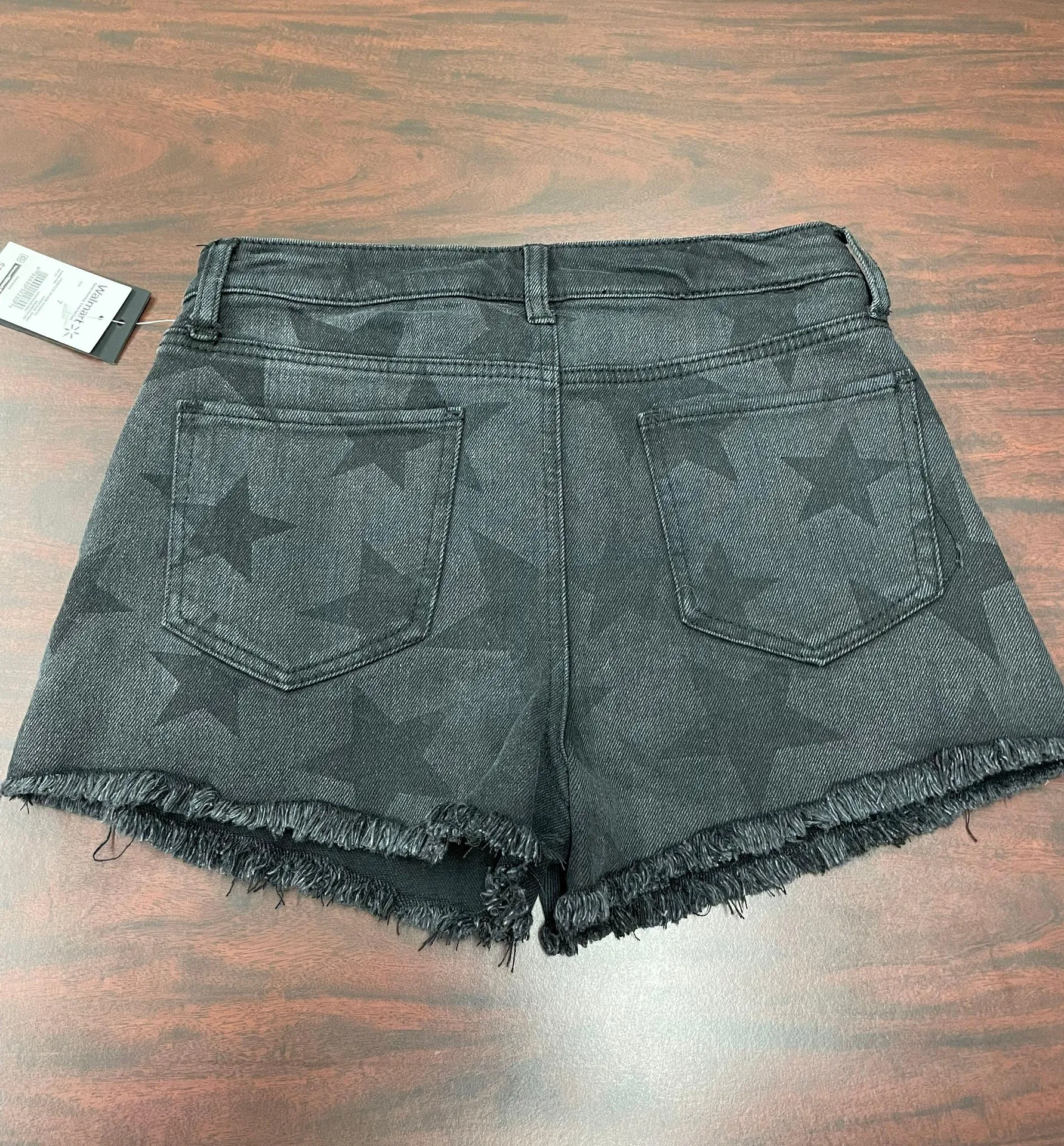 NWT  Black Denim Star Print Shorts Size 7 - Image 2