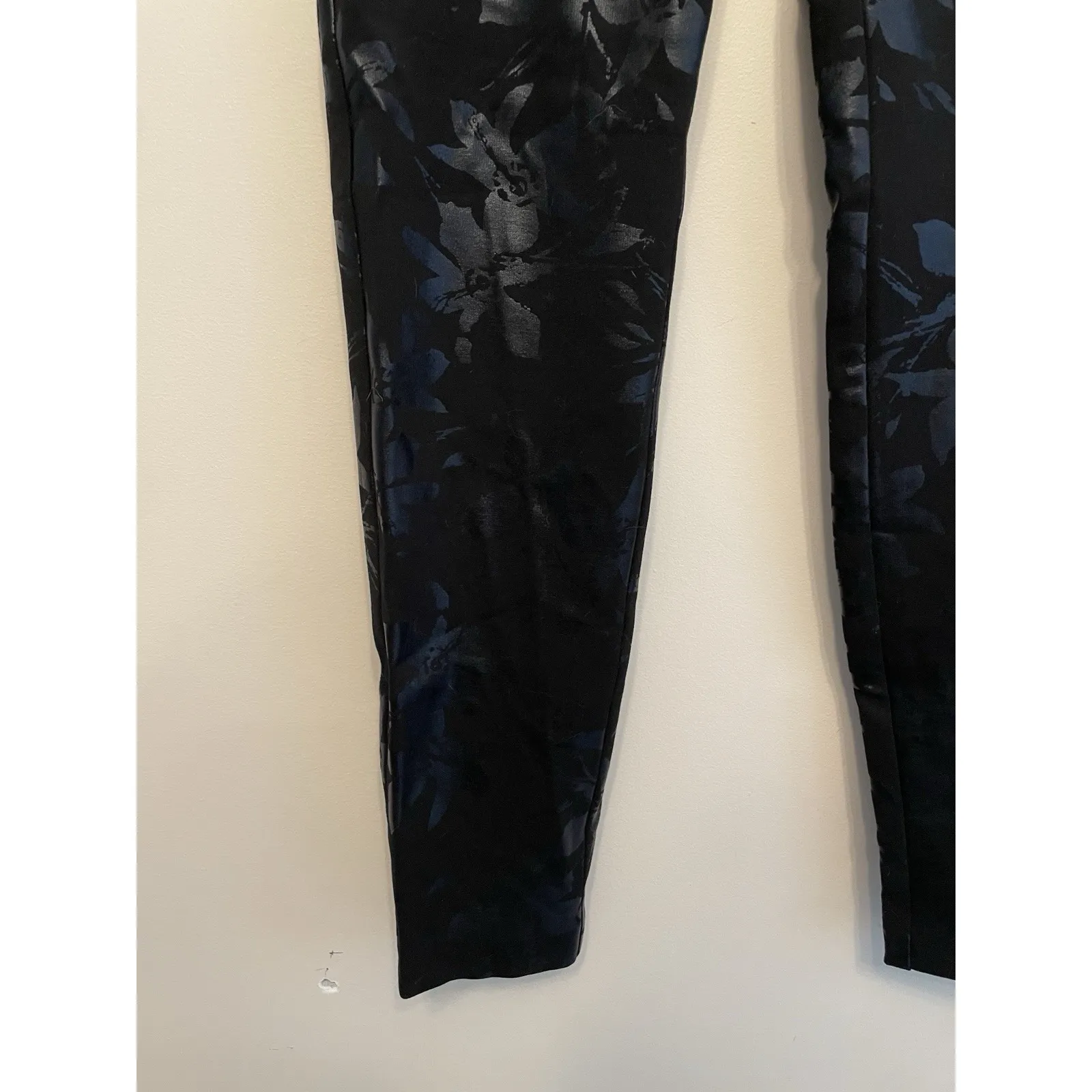 Soft Surroundings Women Size Small‎ Stretch Black Metallic Floral Cropped Pants - Image 5