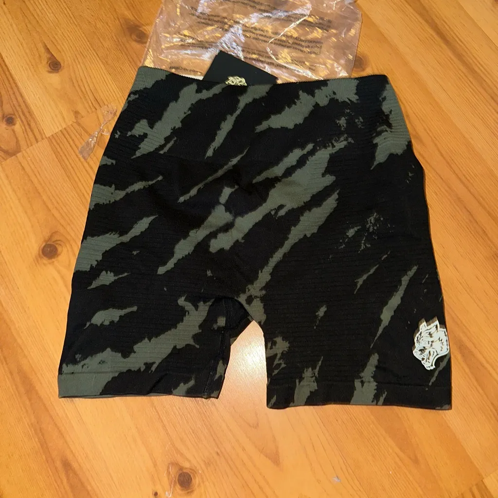 Camouflage Athletic Shorts with Wolf Logo Black Size undefined - Image 2