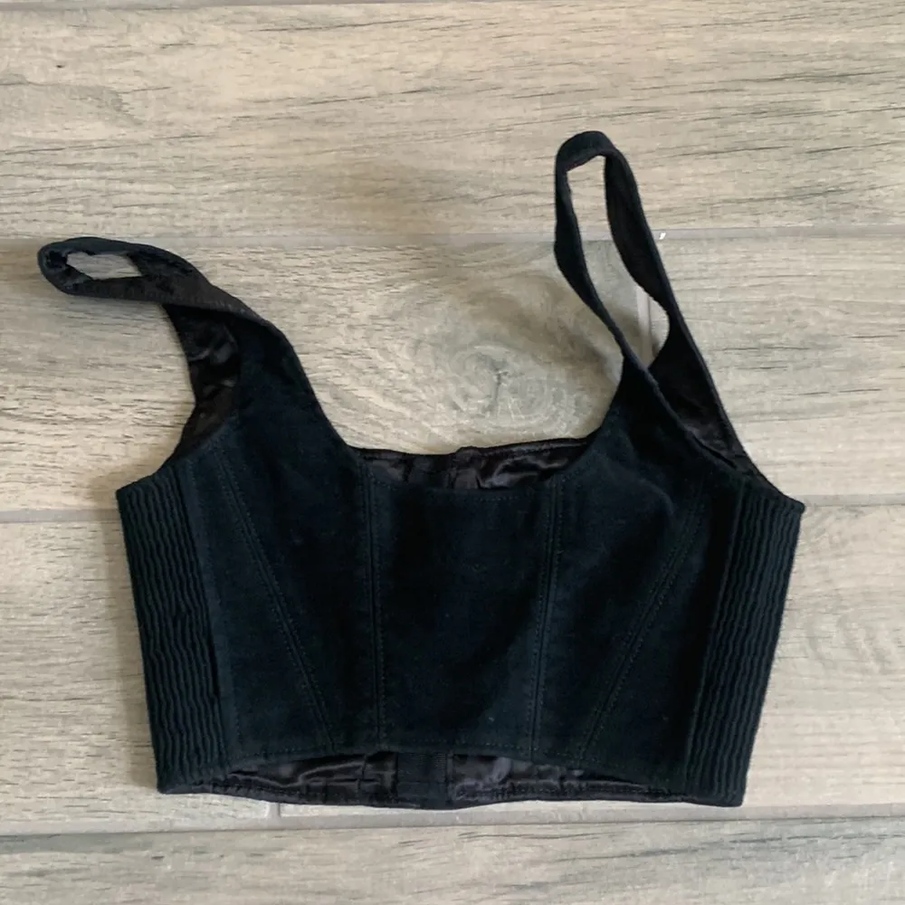 Babaton black crop top - Image 3