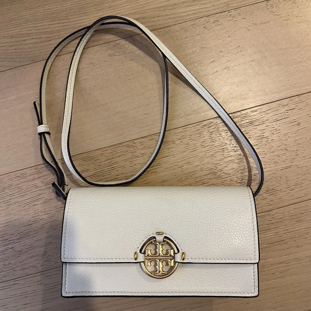 NWOT SOLD OUT  Miller Mini Leather Wallet Crossbody Bag - Image 4