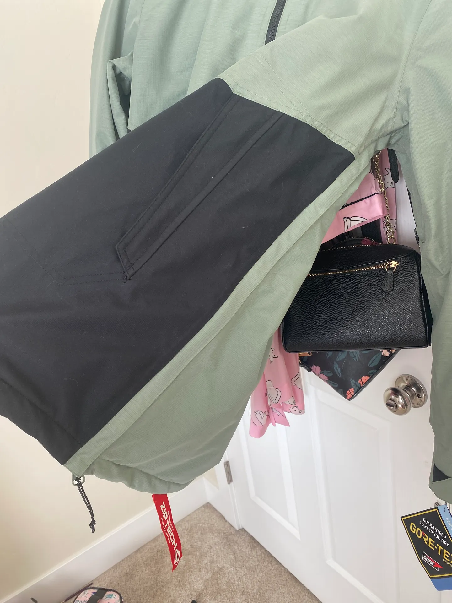 Snowboard / Ski Jacket - Image 3