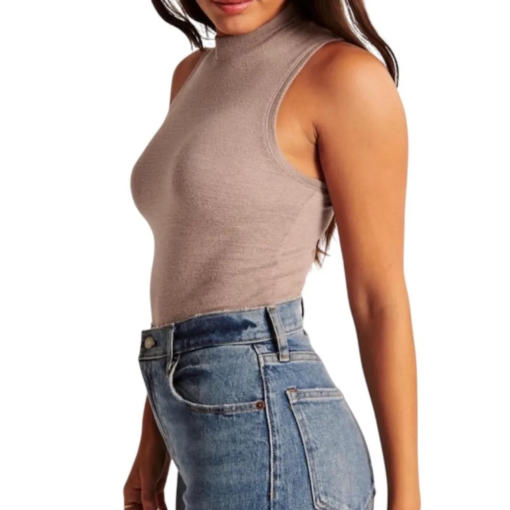 ✰ A&F soft and cozy mock neck in black ✰ - Image 2