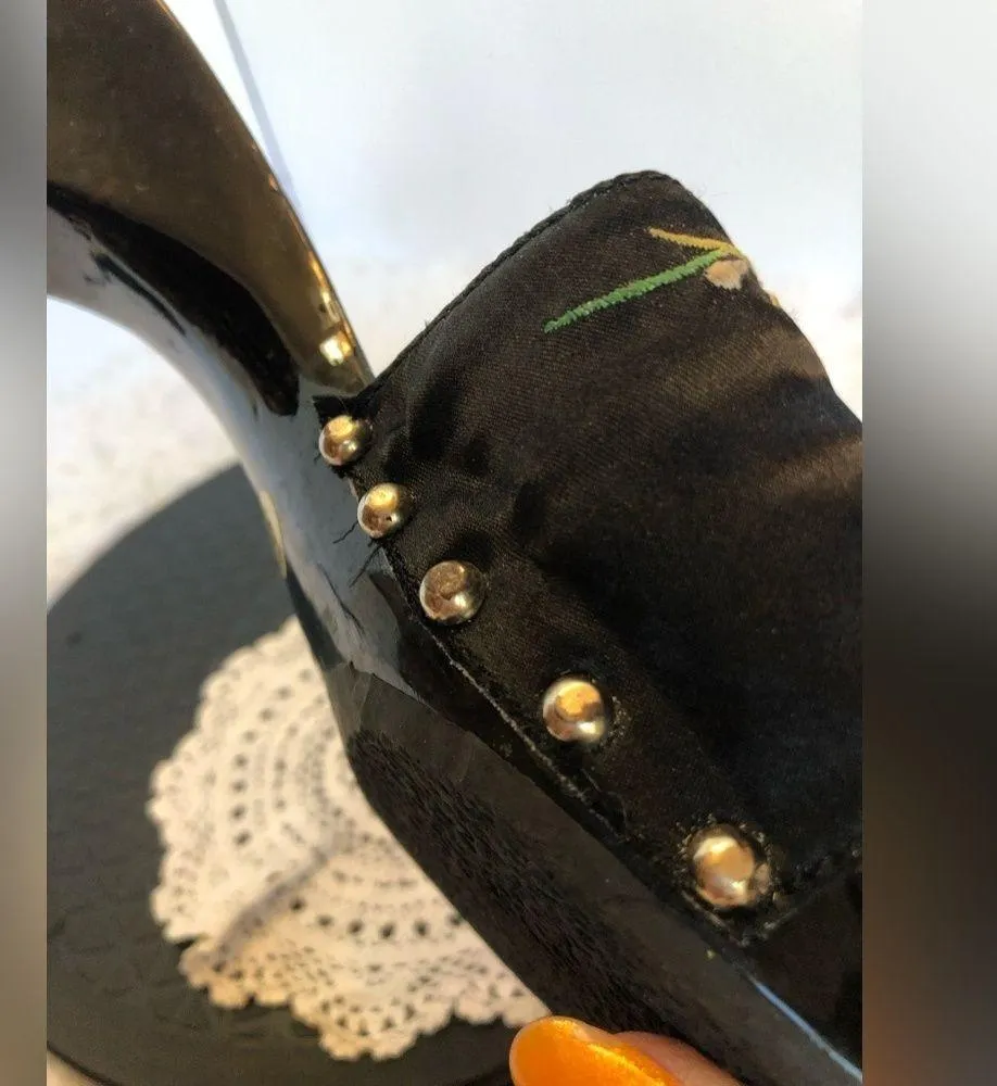 Retro Style Floral Embroidered Black Slides from Impo Size 9W Boho Shoes - Image 6