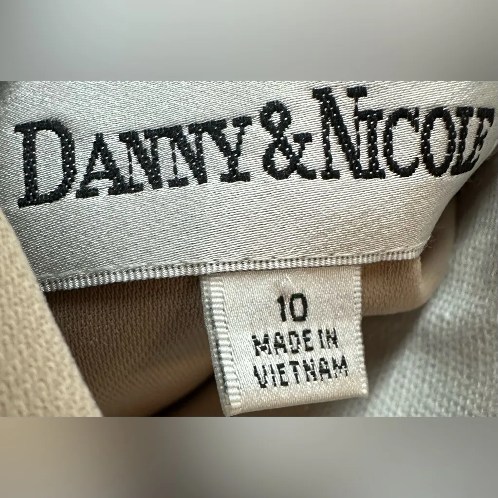 Danny & Nicole sz 10 tan with black trim blazer - Image 5