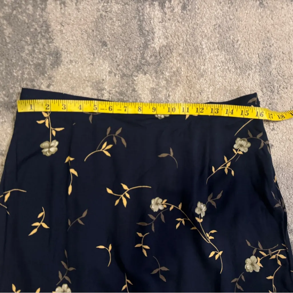 Radcliffe Floral Navy Blue Skirt Size 18 - Image 5