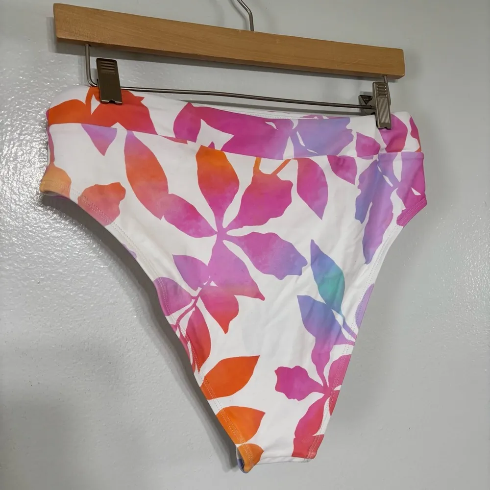 Multi Color Floral Mid-Rise Bikini Size L NEW - Image 9