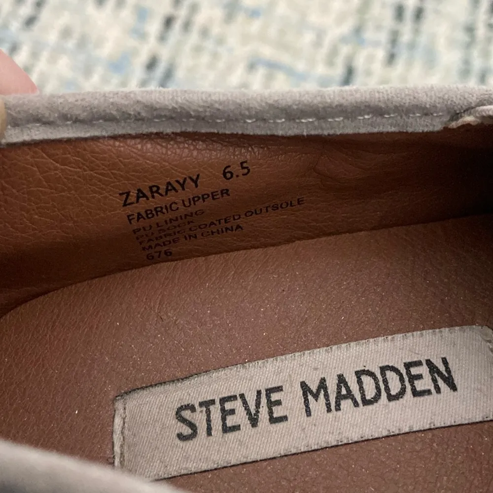 Steve Madden Worn down  shoes - Image 4