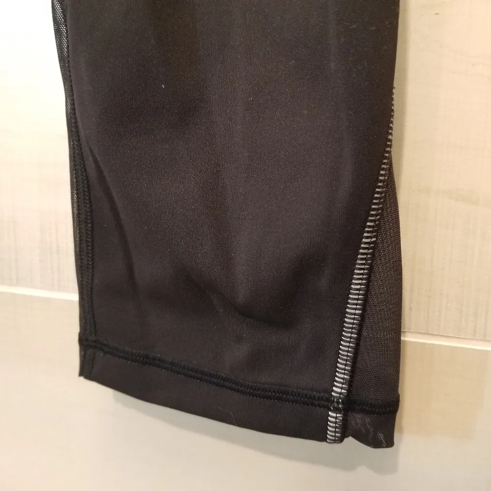 {6} Lululemon Cropped Legging Side Pocket Mesh - Image 5