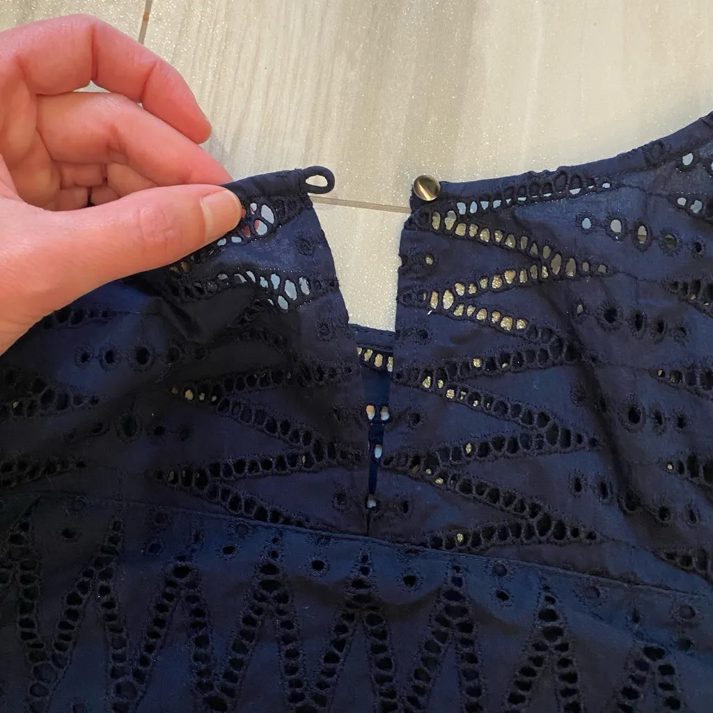 J. Crew Navy Blue Eyelet Monochrome Sleeveless Preppy Top, size 2 Tall - Image 4