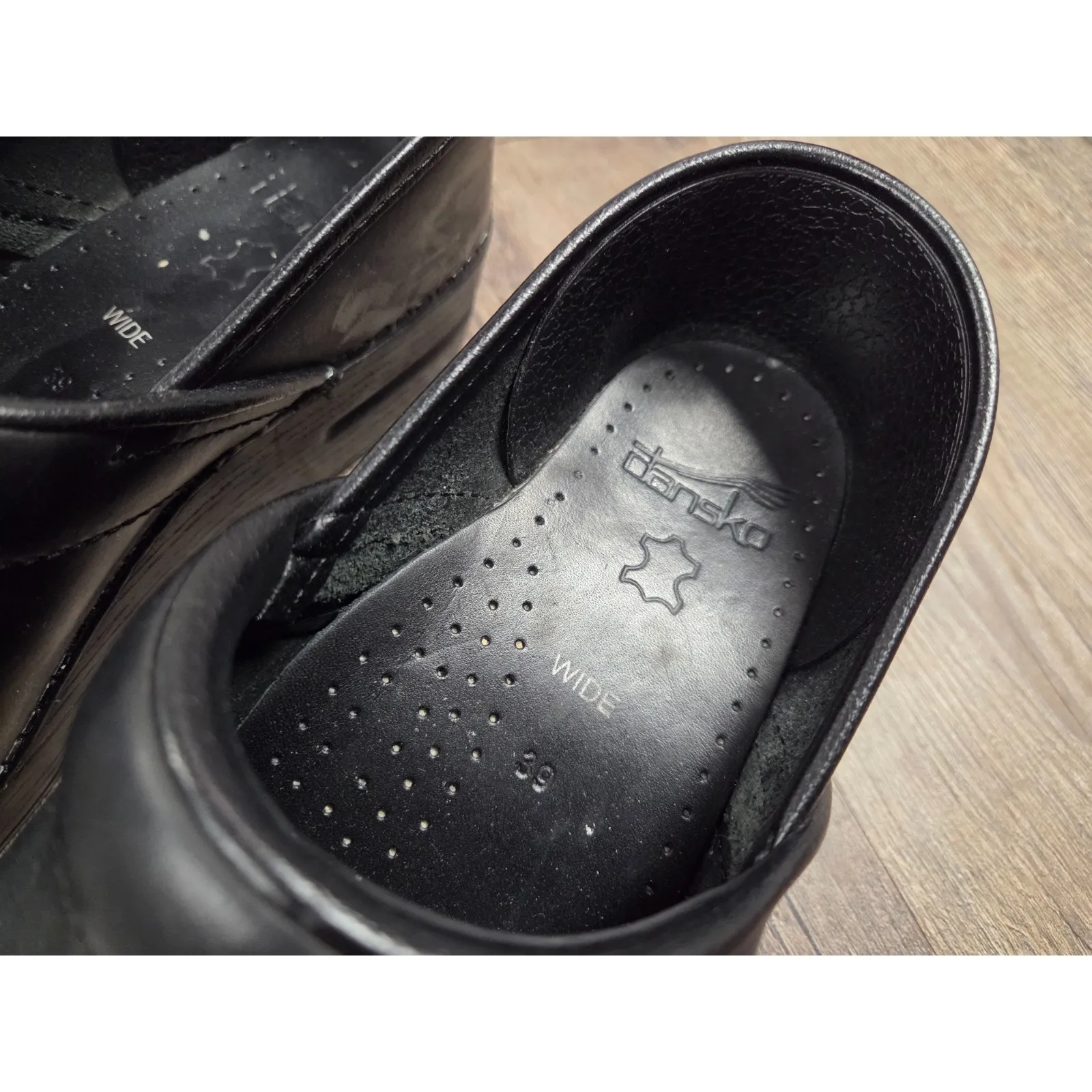 Dansko Women’s Size US 9 Euro 39 Black Leather Slip On Clog Shoes - Image 3