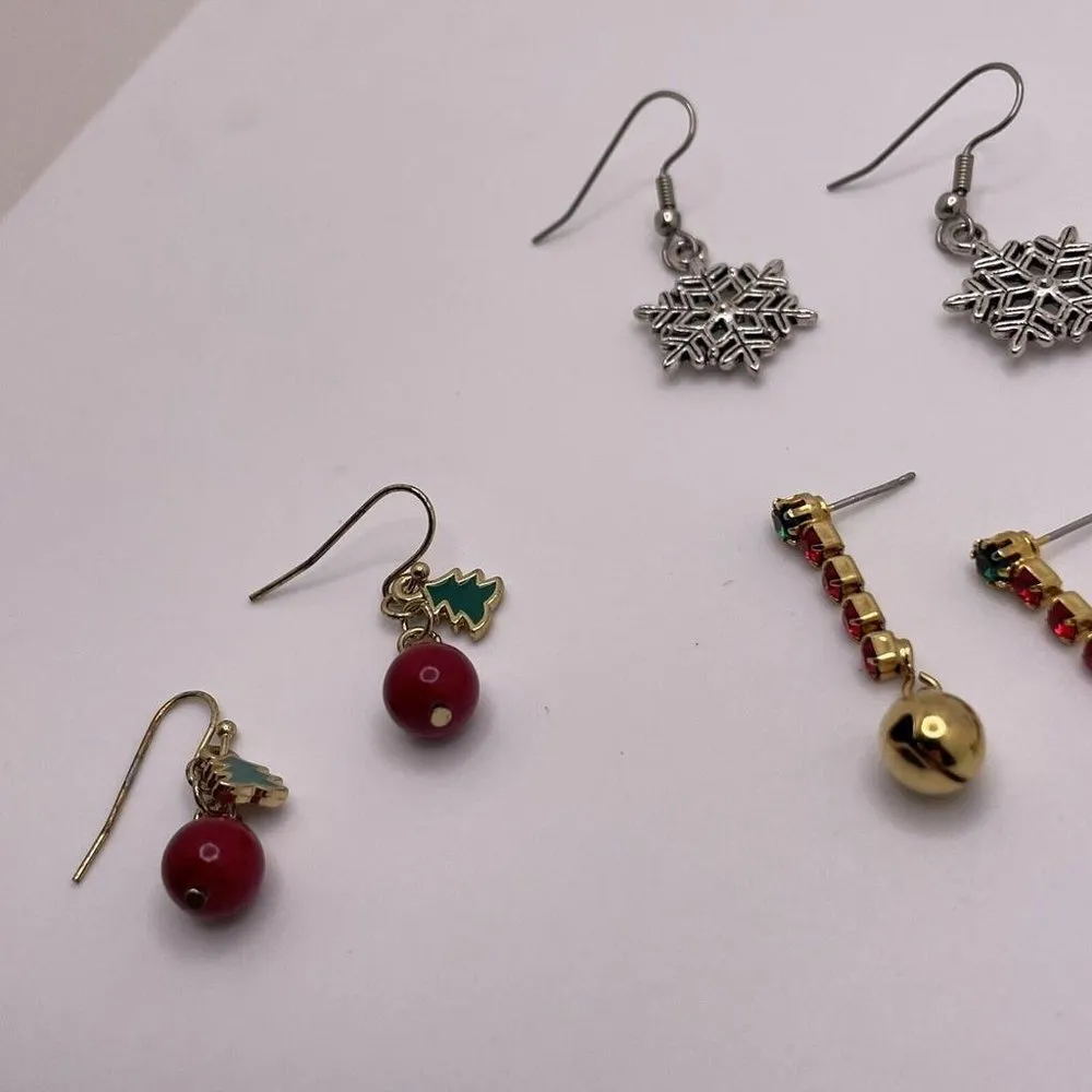 Lot Of 4 Dangle Pierced Costume Earrings Christmas Holiday Snowflake / Bells Etc - Image 7