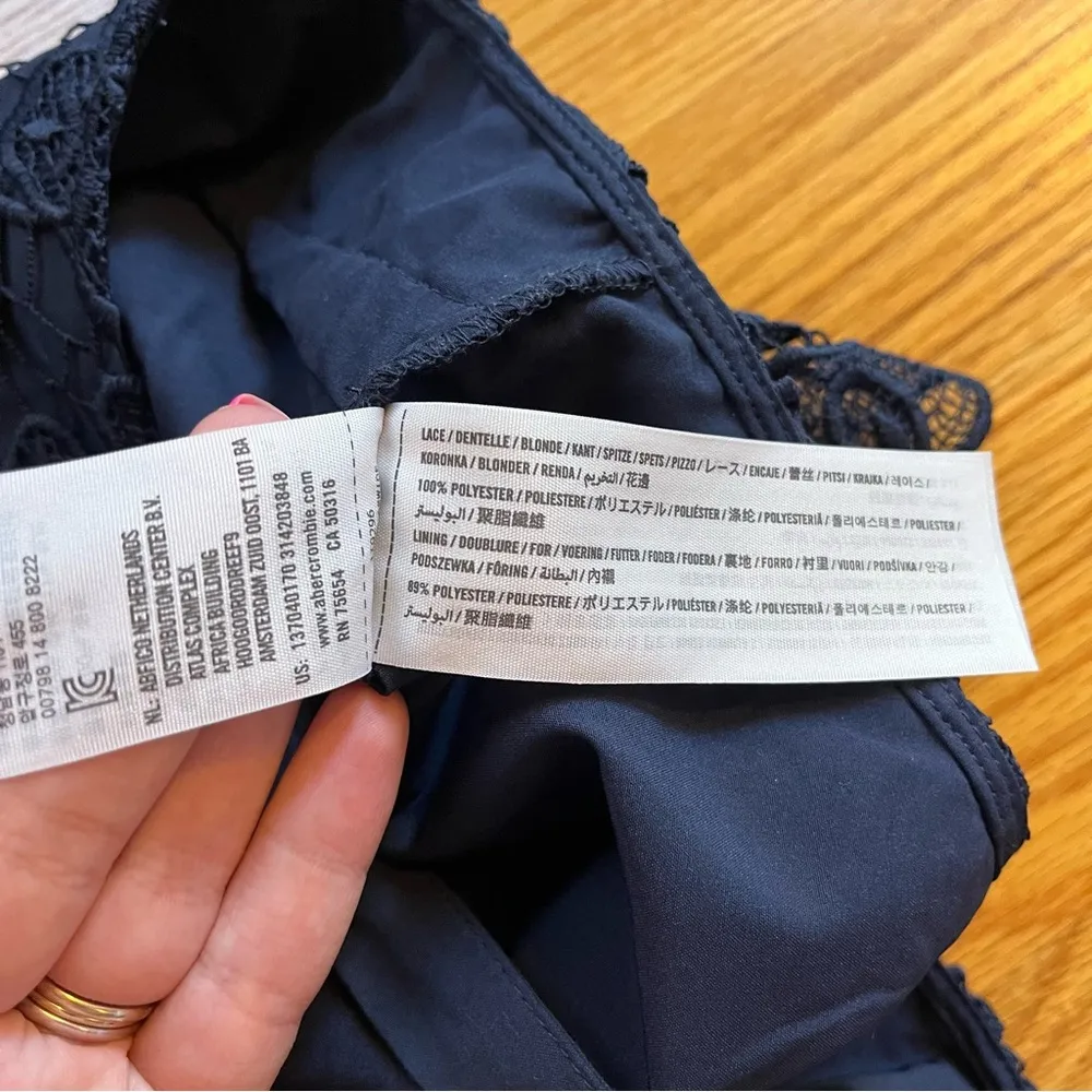 Abercrombie & fitch navy blue lace tie top size large - Image 3