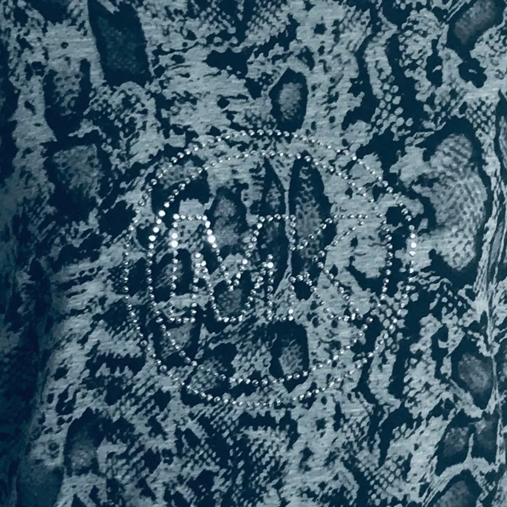 Michael Kors Studded Logo Snakeskin Animal Print T-shirt Size Medium - Image 3
