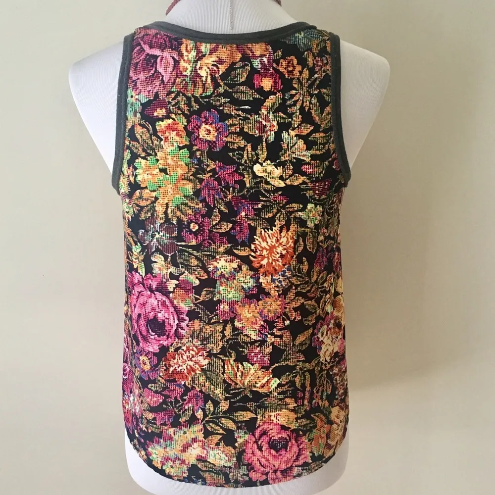 Lush Floral Tank - Image 4