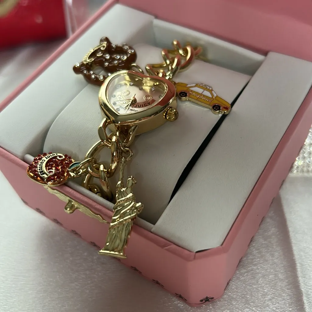 Brand New Juicy Couture gold watch with pretzel, taxi, Apple & statue liberty - Image 4