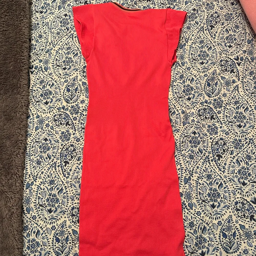 urban outfitters go for gold dress in pink/red! - Image 3